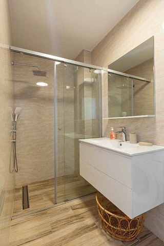 Eine gemütliche und moderne 53 m² große Wohnung in Bečići — photo 16